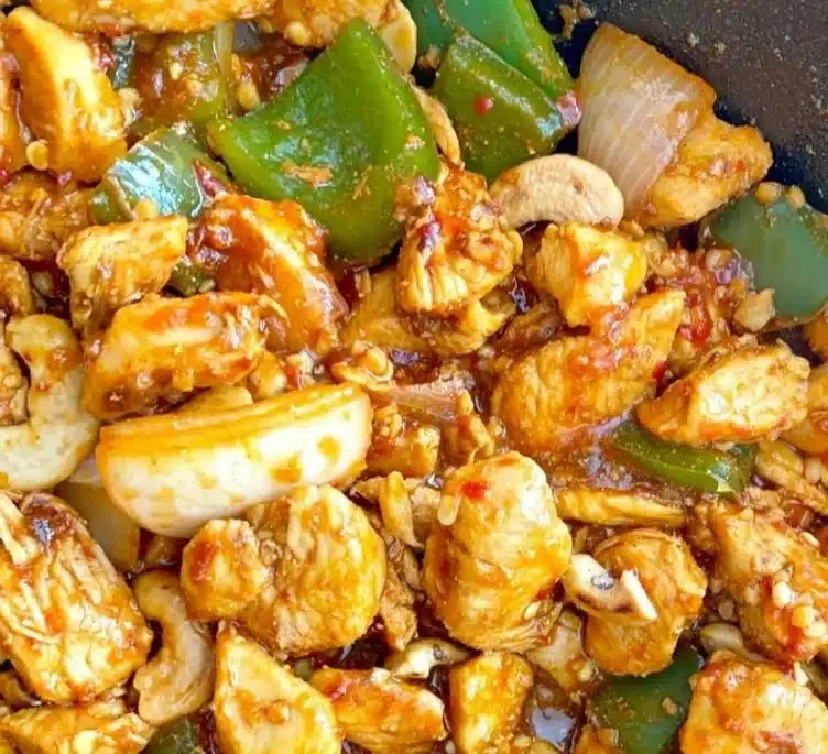 Low carb cashew chicken dish served in a one pot recipe